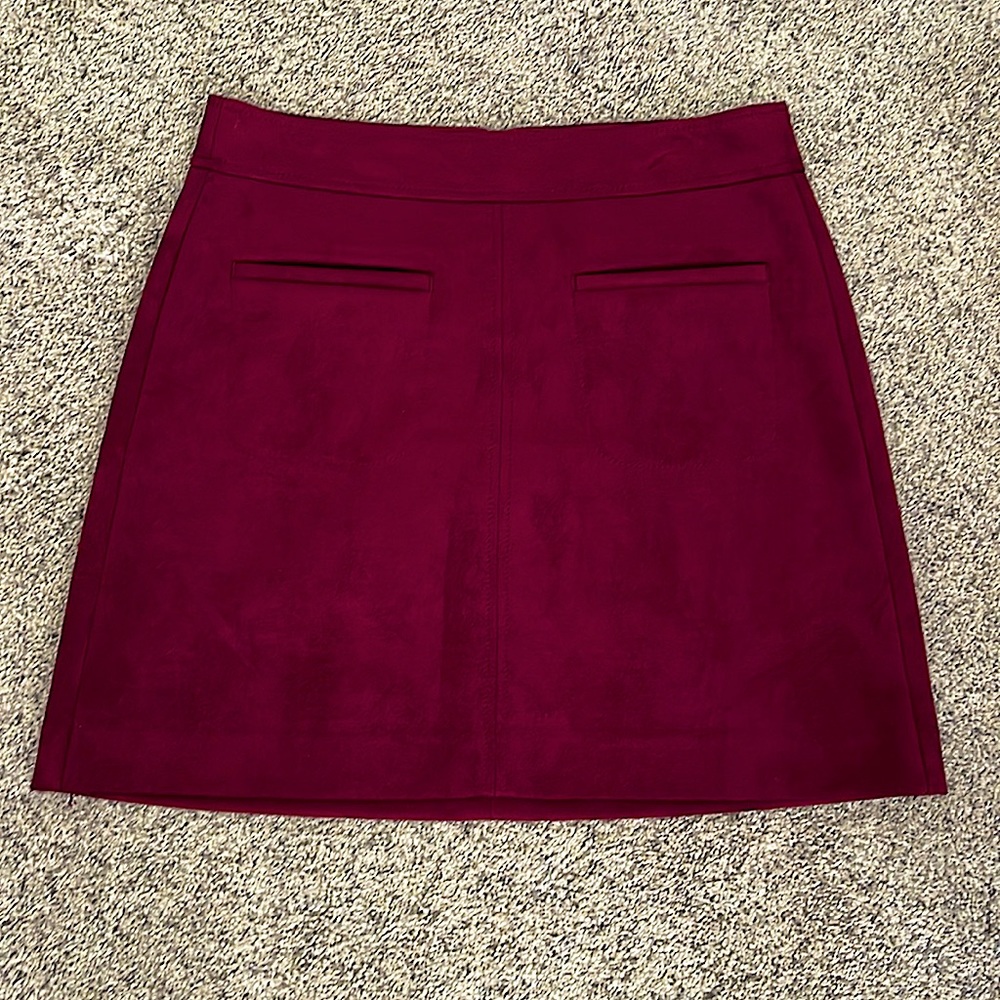 NWOT! LOFT Faux Suede Crimson Skirt with Pockets! 🍷🍷